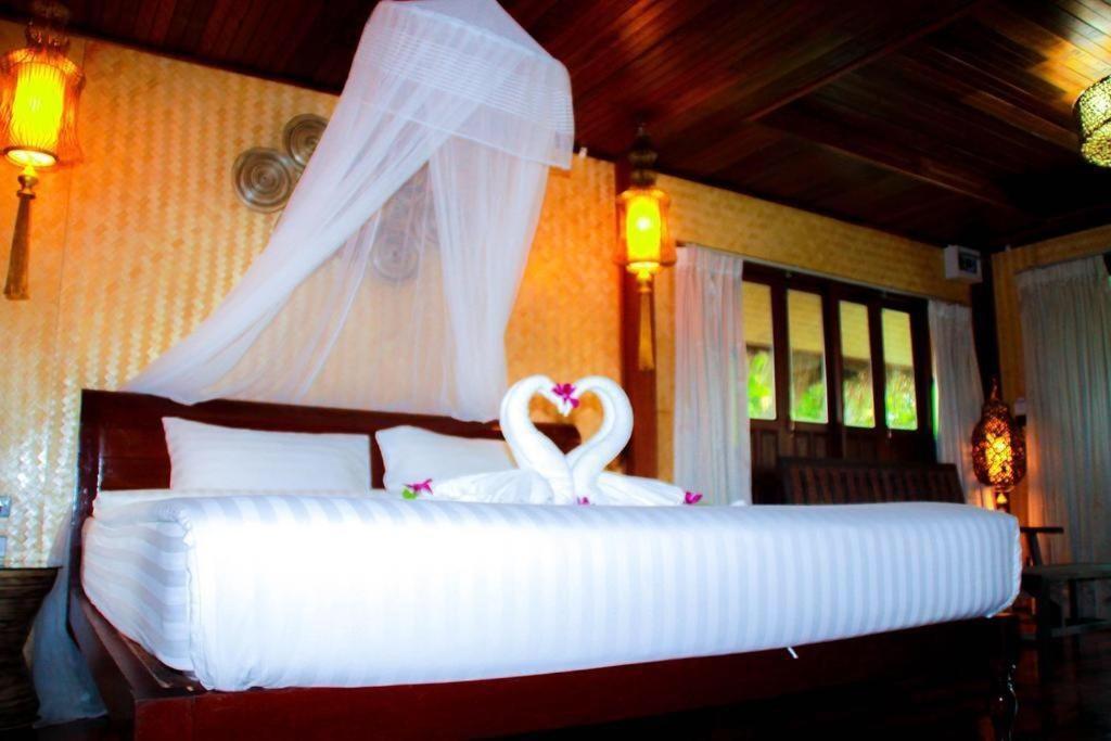 Bora Bora Villa Phuket Chalong Exterior photo
