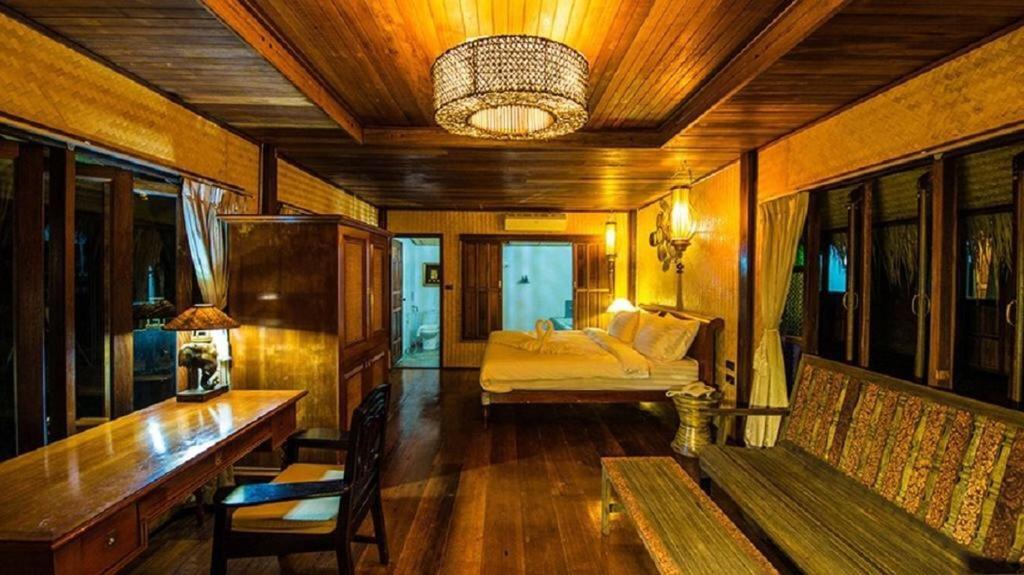Bora Bora Villa Phuket Chalong Exterior photo